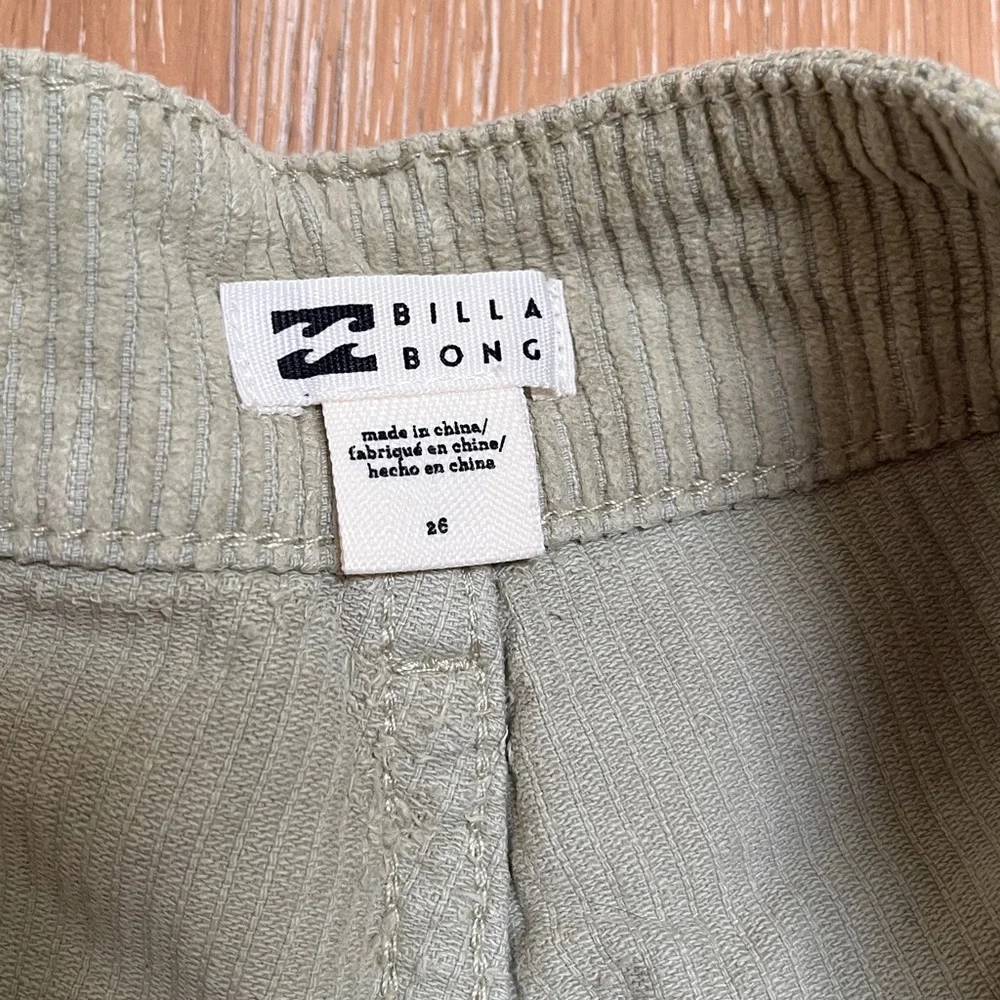 Billabong Free Fall Green Corduroy Women’s Shorts 26 - Picture 2 of 4